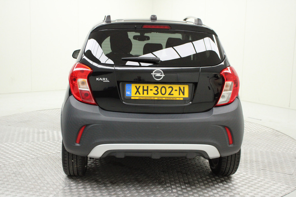 51835744-3.jpg