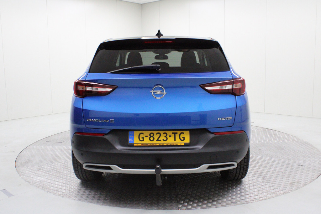 52562880-4.jpg