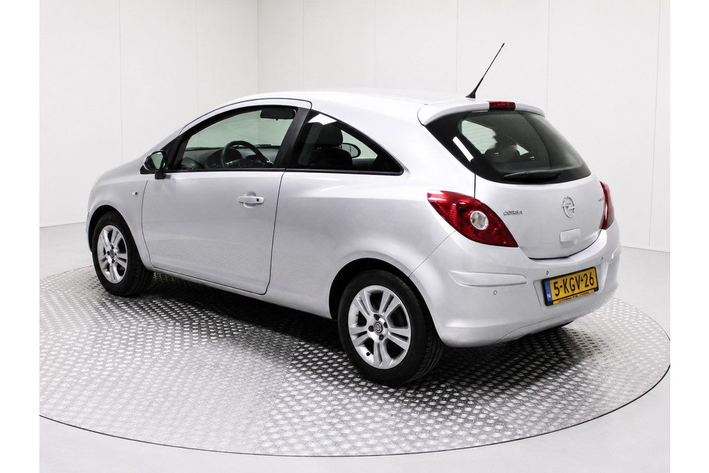 Ford Fiesta 1.6 Titanium | Climate Control | PDC Achter | Cruise Control | Bluetooth | Spiegel Elektr. Inklapbaar | Verwarmde Voorruit 55058945-30.jpg | Nijs Auto's