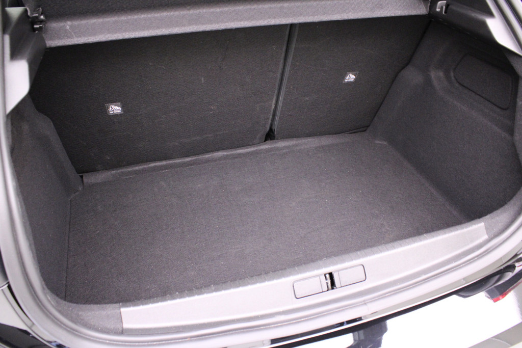 56968570-14.jpg